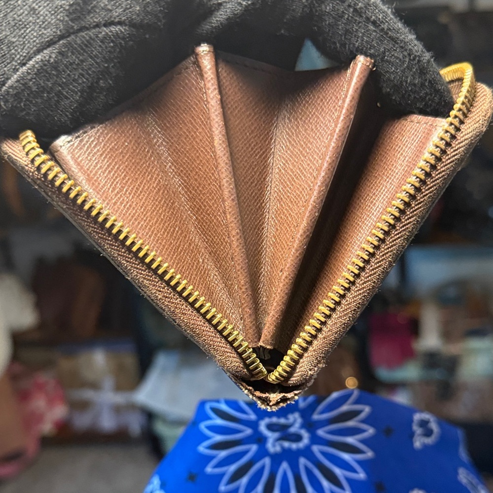 Louis Vuitton Damier Ebene Long Wallet with Leopard Heart Keychain - Picture 10 of 13